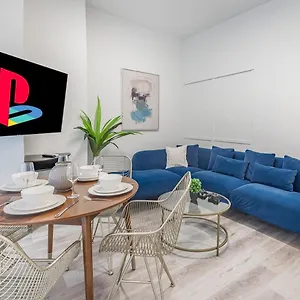 Luxurious 3bd In Heart Of Downtown Free Parking On-site 5 Min Walk To Bell Center Apartment Montreal