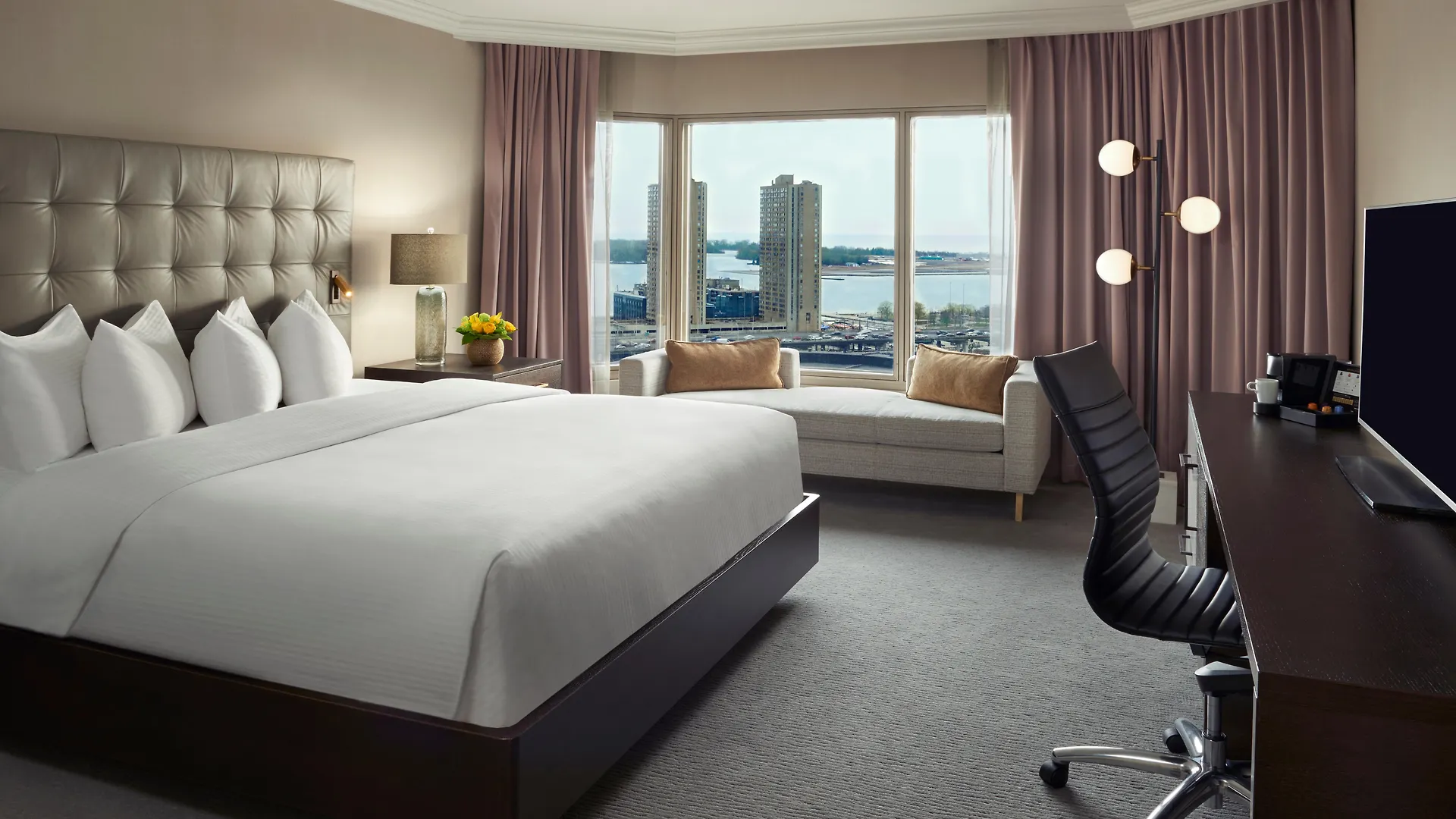 Отель Intercontinental Toronto Centre By Ihg 4*,  Канада