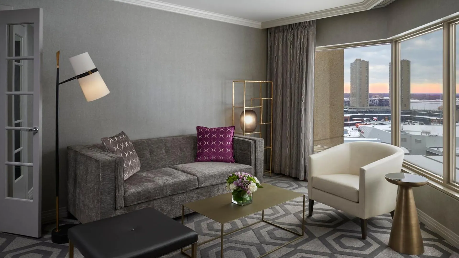 Отель Intercontinental Toronto Centre By Ihg 4*,